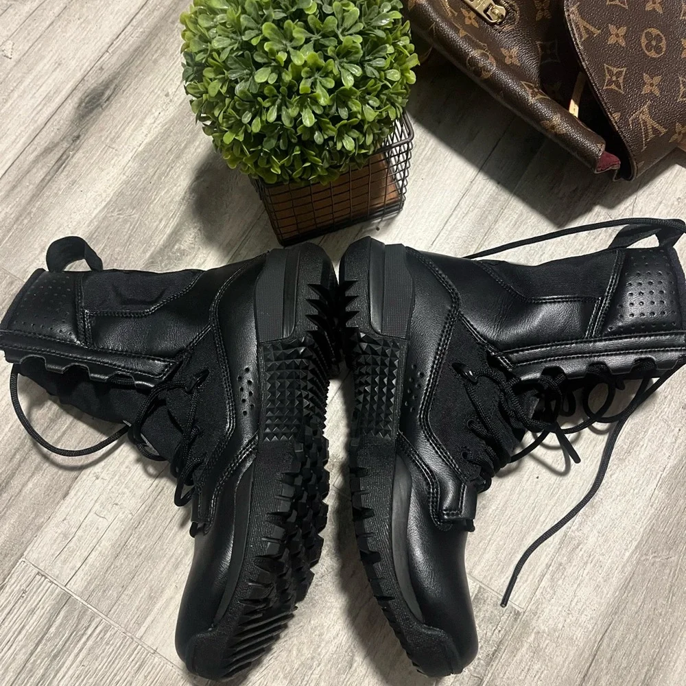 Nike tactical boots 
SFS - Picture 6 of 15